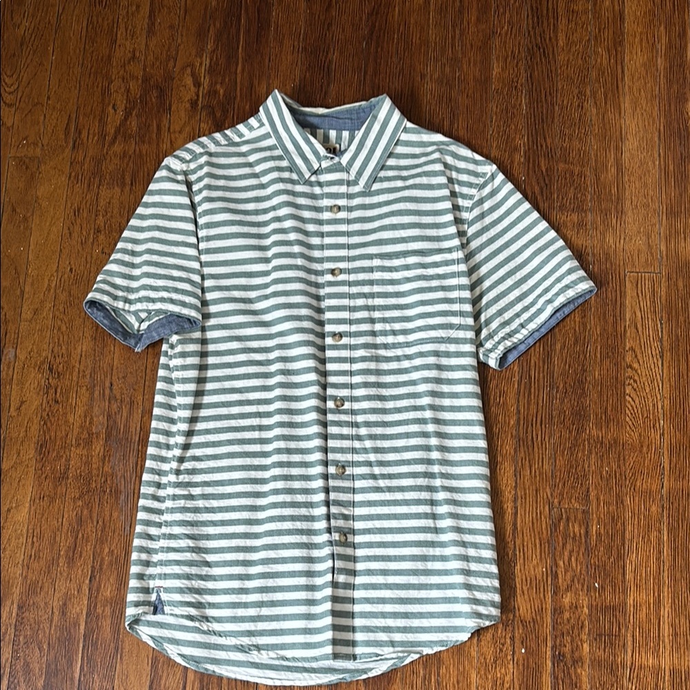 1901 Green and White Casual Button Down Shirt